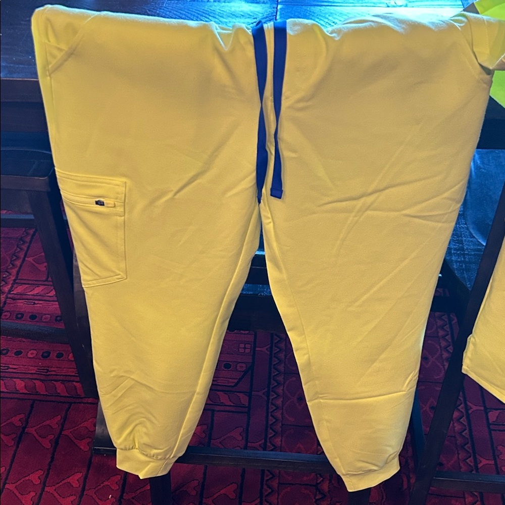 Figs serving lime, small top and petite small bottom